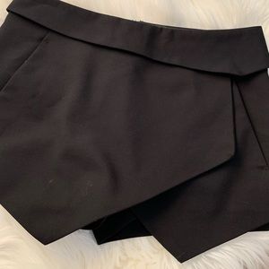 🛍 Zara Asymmetrical Mini Skort